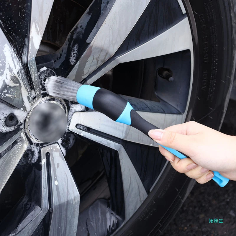 Kit Brosse Magique : Nettoyage Auto-Moto, de la Roue au Tableau de Bord