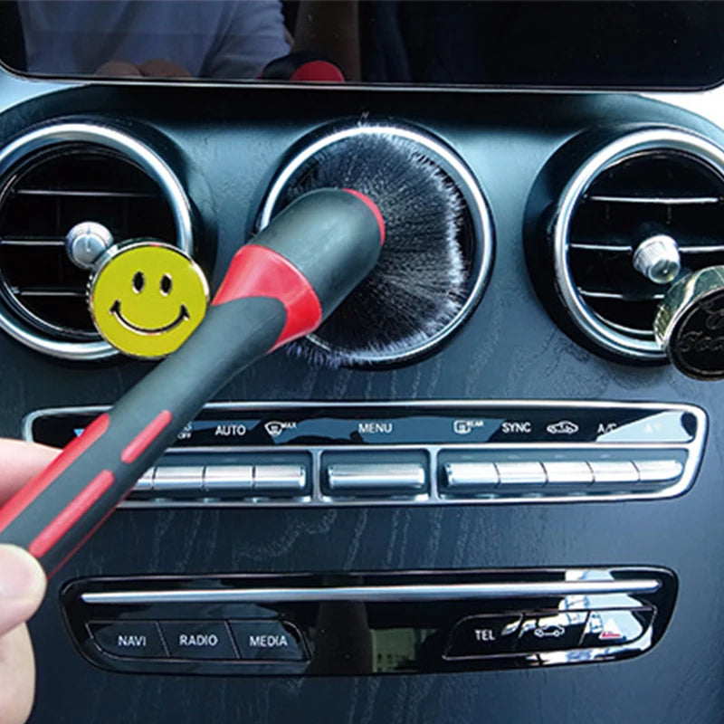 Kit Brosse Magique : Nettoyage Auto-Moto, de la Roue au Tableau de Bord