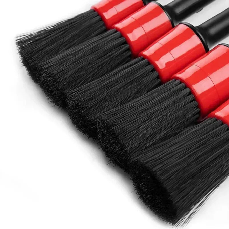 Set de Brosses Détail : Chaque Coin de Votre Voiture Dit Merci !