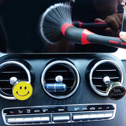 Kit Brosse Magique : Nettoyage Auto-Moto, de la Roue au Tableau de Bord