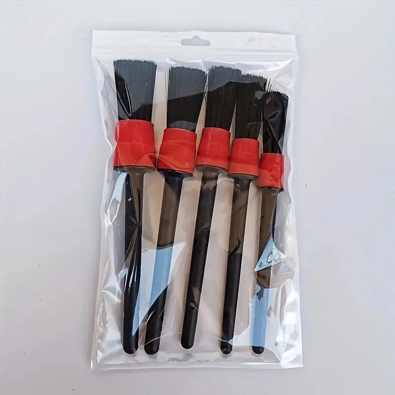 Set de Brosses Détail : Chaque Coin de Votre Voiture Dit Merci !